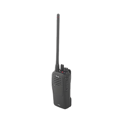 Radio digital NXDN en la banda de VHF, rango de frecuencia 136-174MHz, sumergible IP67, anal&oacute;gico y digital, opera en sistemas trunking y convencional, 5W de potencia, no incluye cargador