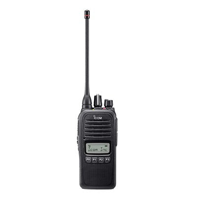 Radio port&aacute;til anal&oacute;gico de rango de frecuencia 400-470 MHz, con pantalla, 4 W, 128 canales.Incluye Bater&iacute;a, antena, cargador y clip