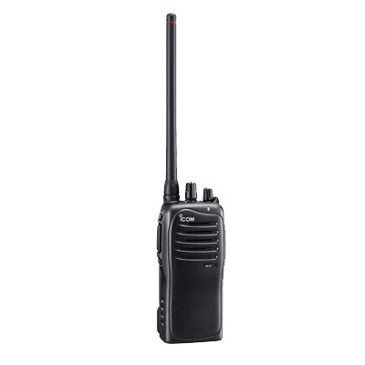Radio port&aacute;til anal&oacute;gico en  rango de frecuencia de 136-174 MHz,  5 W de potencia, 16 canales. Incluye: antena, bater&iacute;a, cargador y clip.