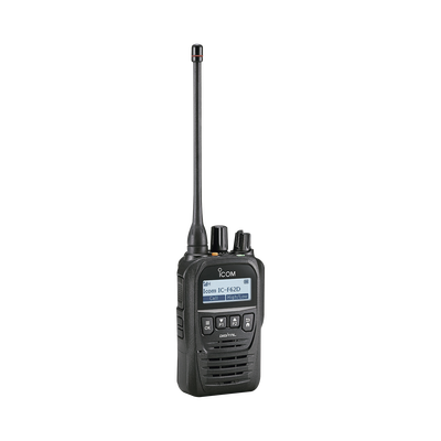 Radio digital NXDN con pantalla, en banda de UHF, rango de frecuencia 400-470MHz, con 512 canales, sumergible IP67, bluethooth, grabador de voz.  Bater&iacute;a, cargador, antena y clip incluidos.