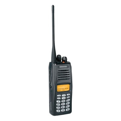 806-870 MHz, 3 Watts, 512 canales, Encriptaci&oacute;n incluida, GPS, Bot&oacute;n de P&aacute;nico. Incluye antena, bater&iacute;a, cargador y clip - ABD Systems